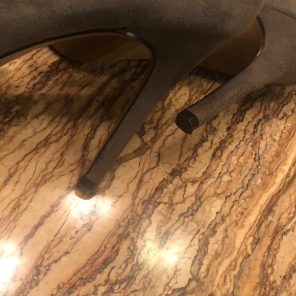Like New Betsey Johnson D’orsay gray suede pump - Picture 6 of 7